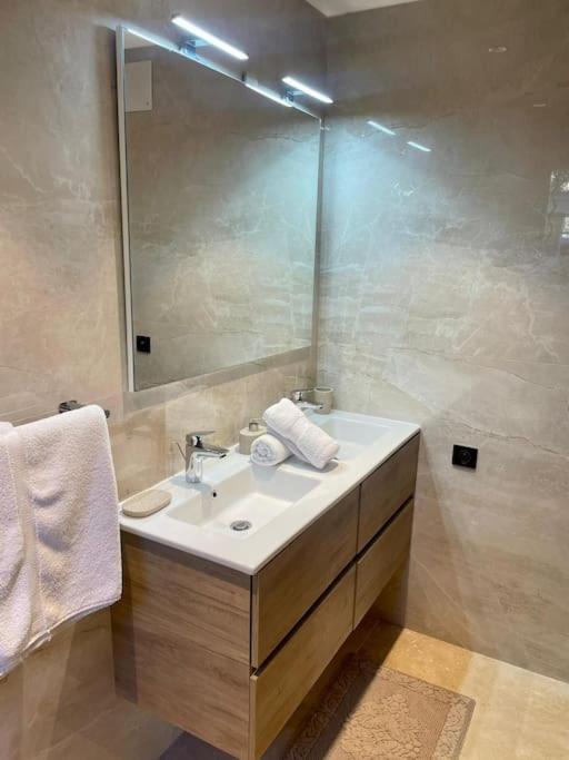 Superbe Appartement Pres De La Plage Et Du Centre Ville Сен Тропе Екстериор снимка